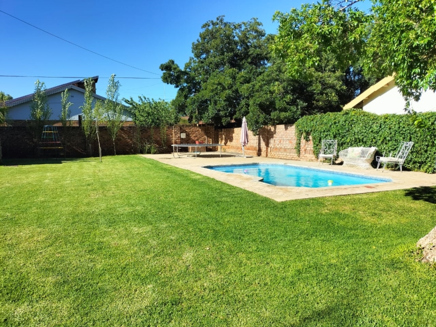 4 Bedroom Property for Sale in Jan Kempdorp Northern Cape